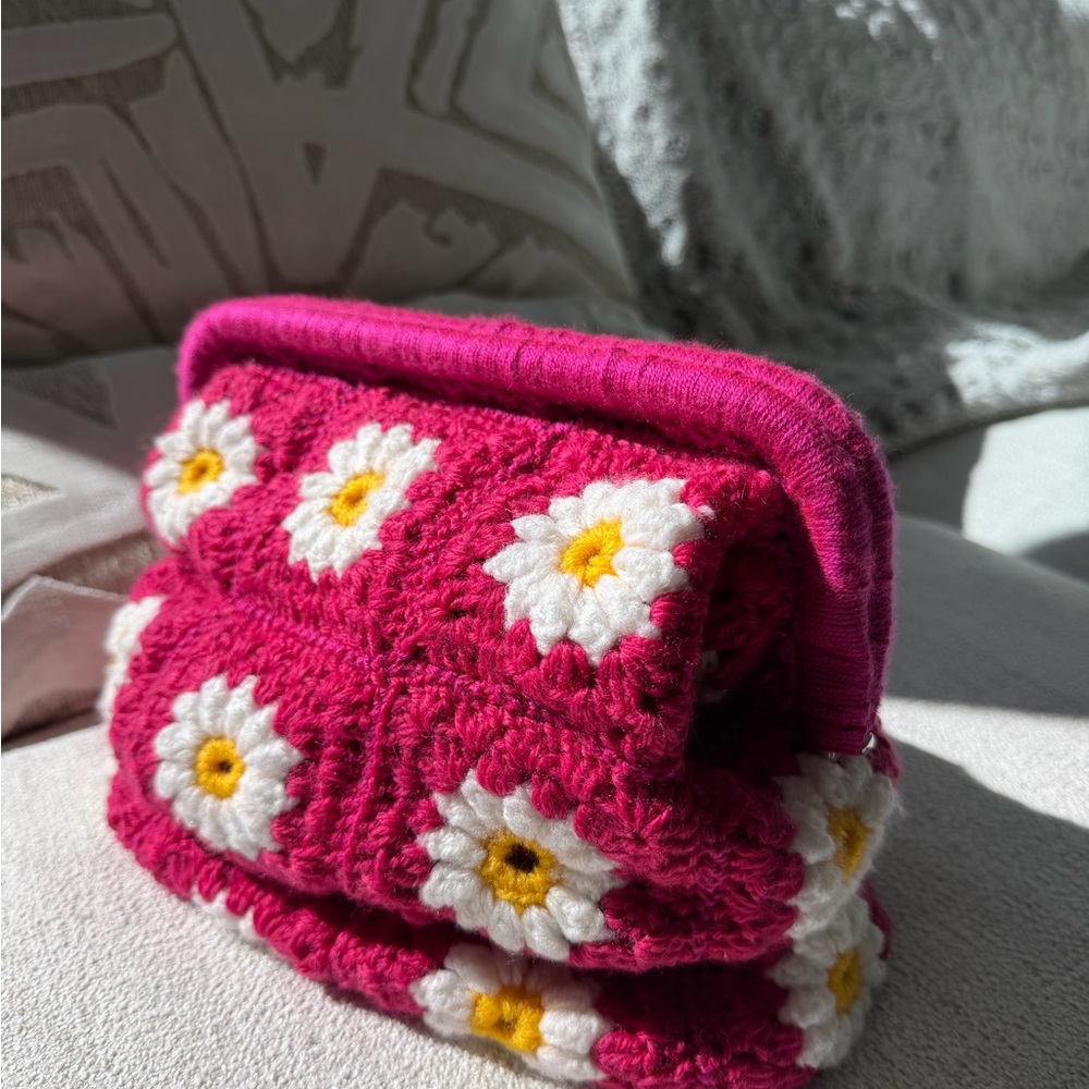 Limited-Edition "Daisy Dream" Hand-Crocheted Luxury Frame Clutch